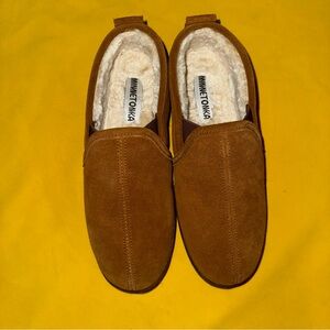 Minnetonka Men's SIZE 10 Pile-Lined Romeo Slipper